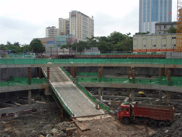 广东省湛江市民大建设斜坡桥