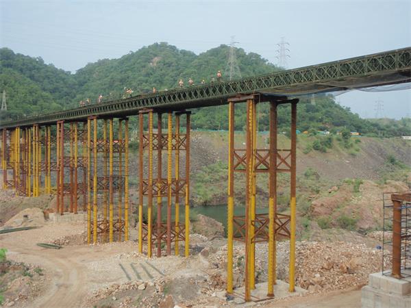 印度225米多跨上承式贝雷钢桥